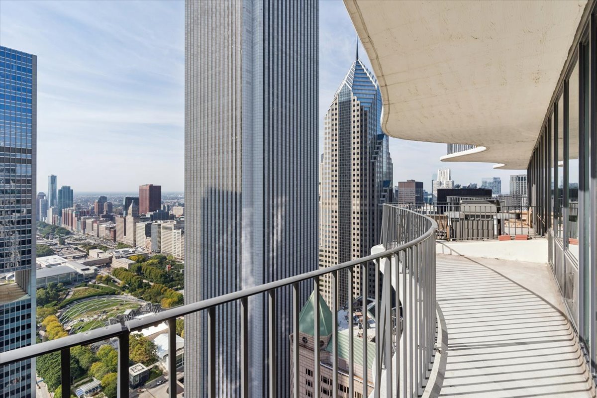 225 N Columbus Dr #5513 Chicago, IL 60601