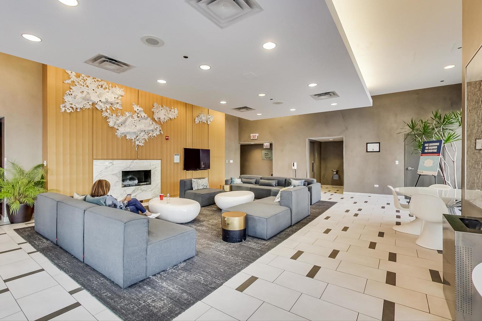 225 N Columbus Dr #5513 Chicago, IL 60601