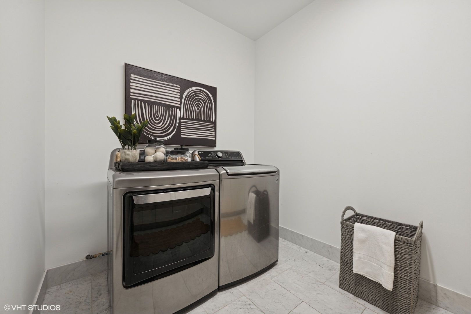 363 E Wacker Dr #1903 Chicago, IL 60601