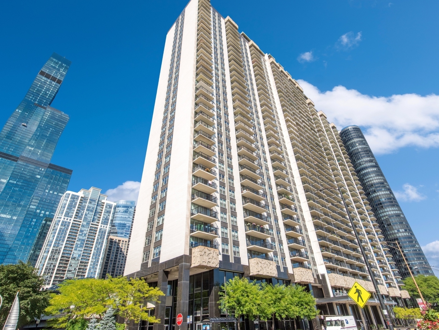 400 E Randolph St #3916