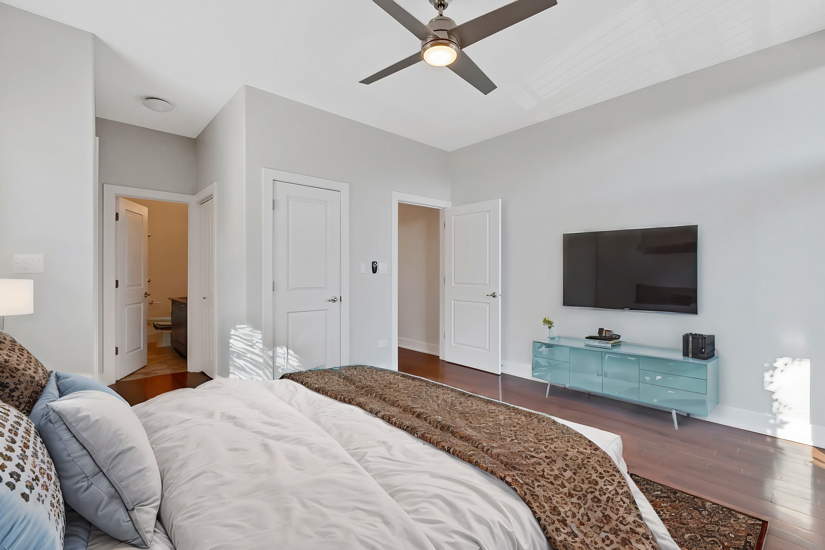 4417 S Indiana Ave Chicago, IL 60653