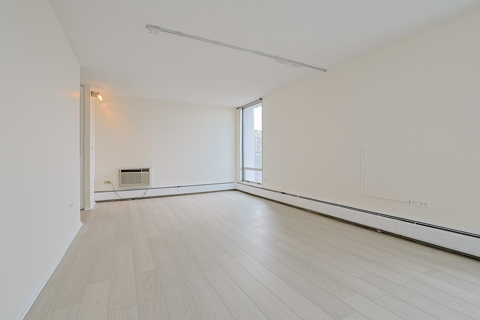 8815 W Golf Rd #6I Niles, IL 60714