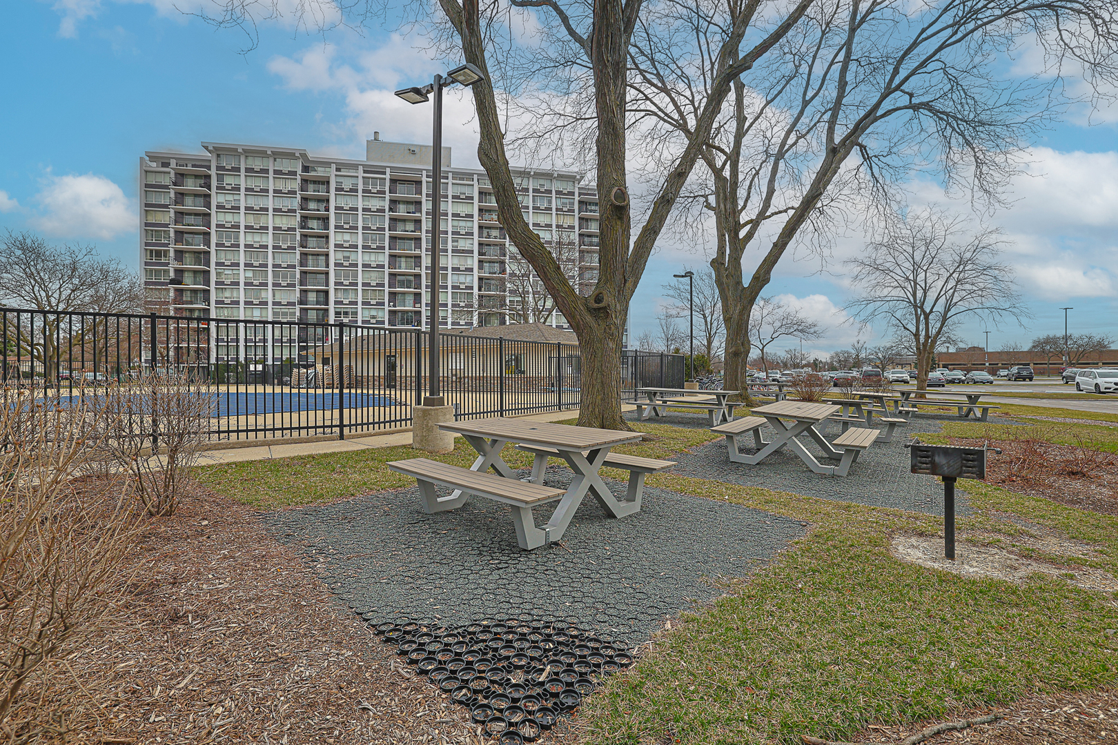 8815 W Golf Rd #6I Niles, IL 60714