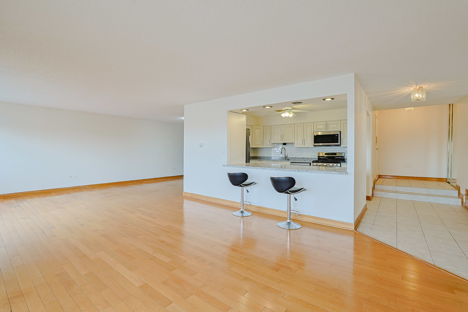 8815 W Golf Rd #6I Niles, IL 60714