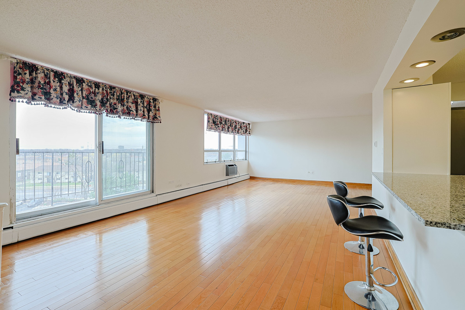 8815 W Golf Rd #6I Niles, IL 60714