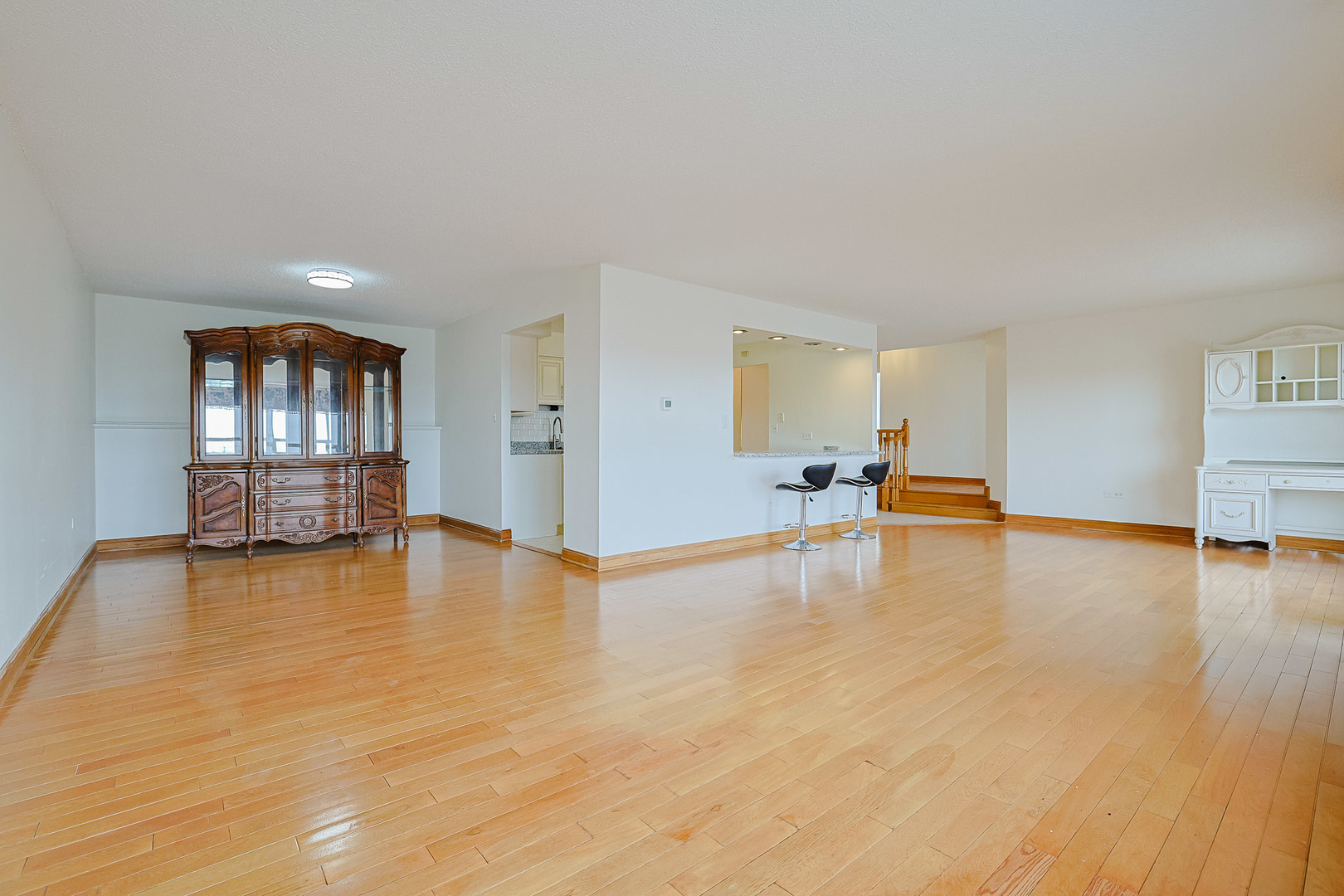 8815 W Golf Rd #6I Niles, IL 60714