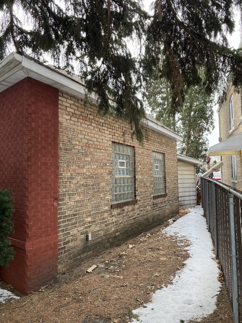 301 156th St Calumet City, IL 60409