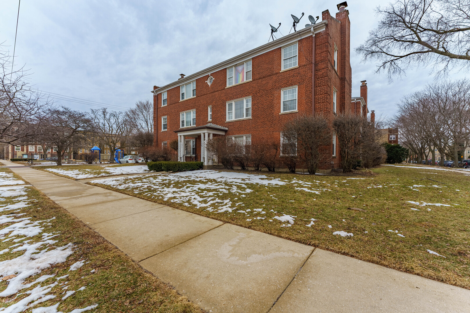 131 Elmwood Ave #2N Evanston, IL 60202