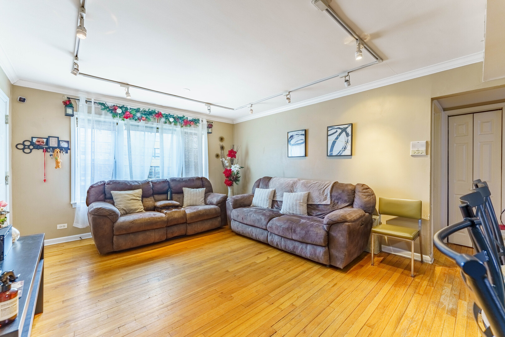 131 Elmwood Ave #2N Evanston, IL 60202