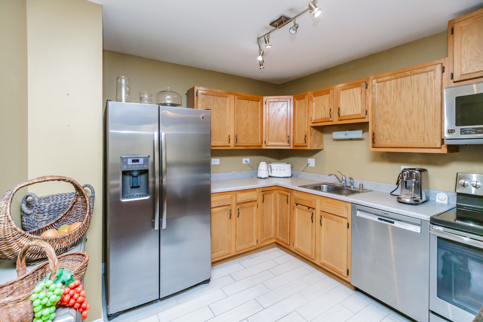 9128 W Ter Dr #3B Niles, IL 60714