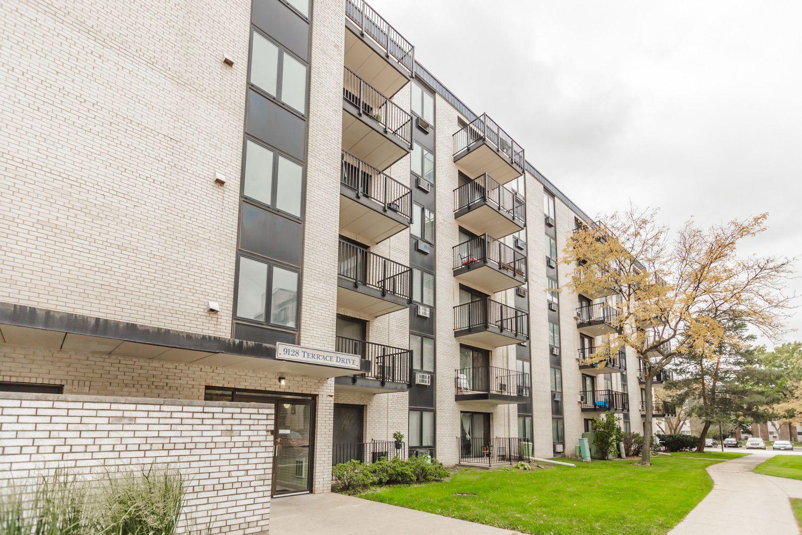 9128 W Ter Dr #3B Niles, IL 60714