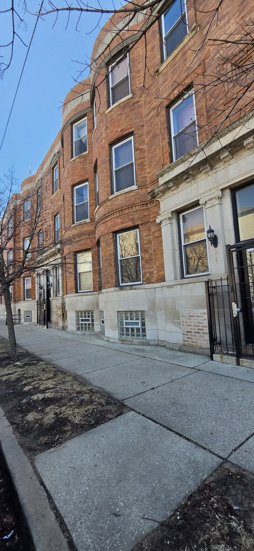 225 E 59th St #3 Chicago, IL 60637