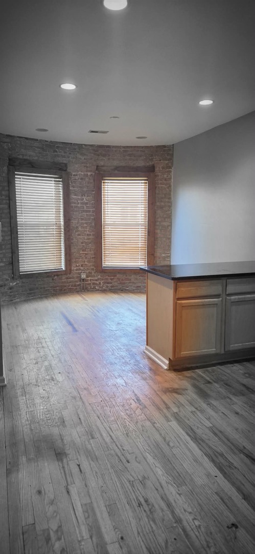 225 E 59th St #3 Chicago, IL 60637