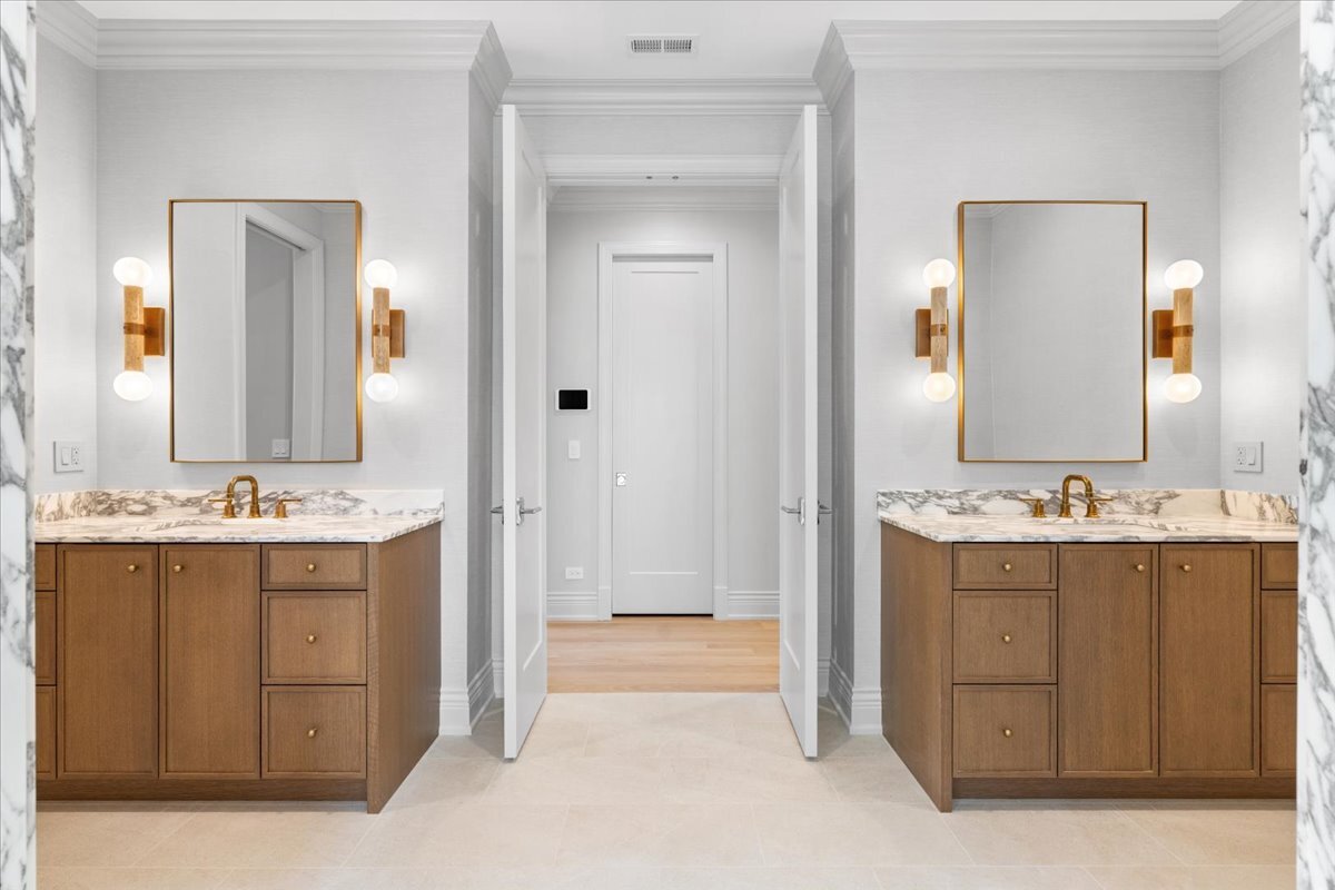 2119 N Seminary Ave Chicago, IL 60614