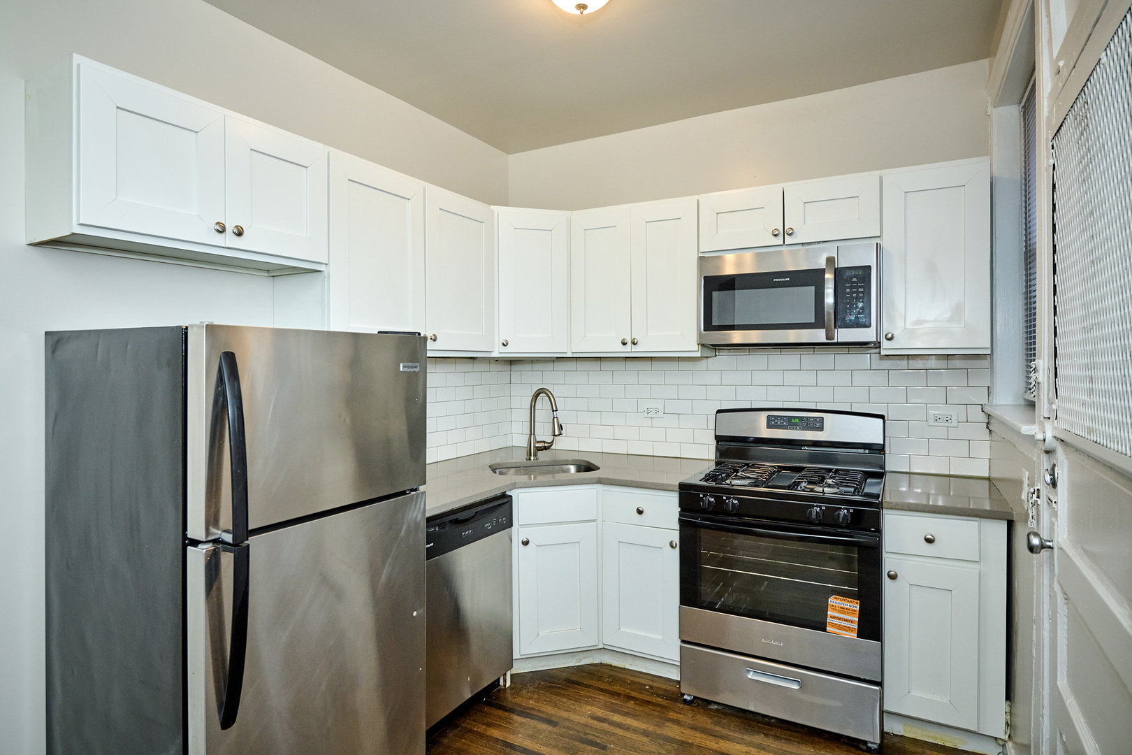 1351 W Touhy Ave #3N Chicago, IL 60626