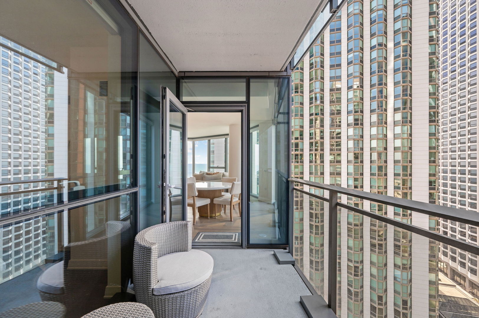 211 N Hbr Dr #1401 Chicago, IL 60601