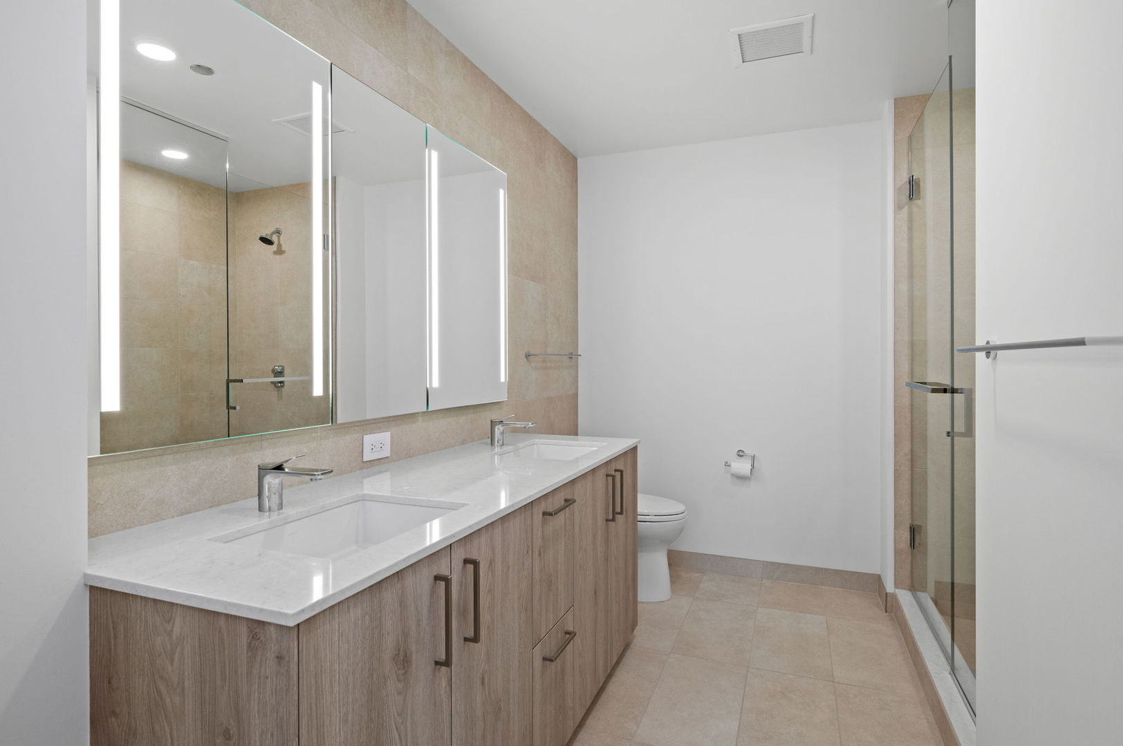 211 N Hbr Dr #1401 Chicago, IL 60601