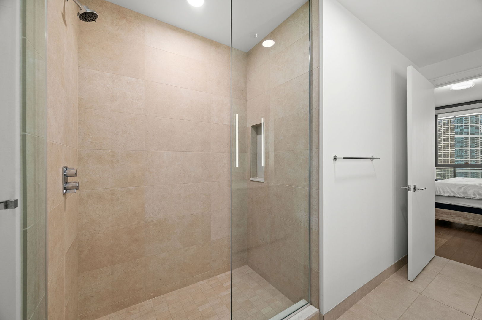 211 N Hbr Dr #1401 Chicago, IL 60601