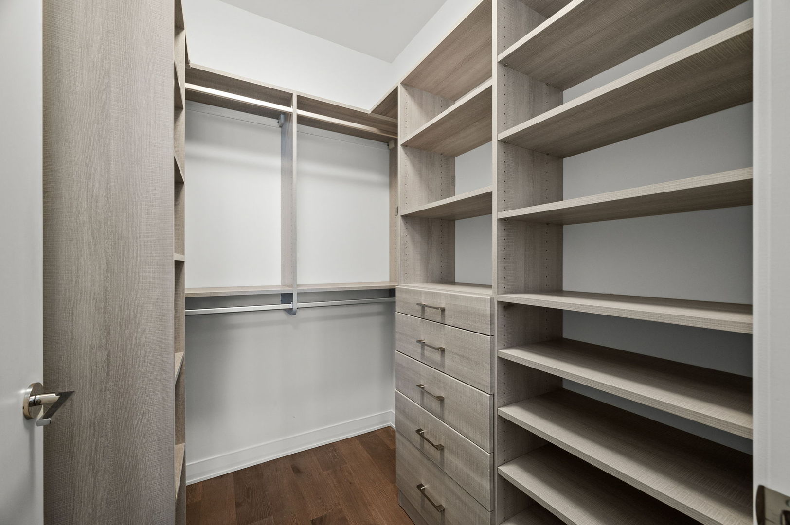 211 N Hbr Dr #1401 Chicago, IL 60601