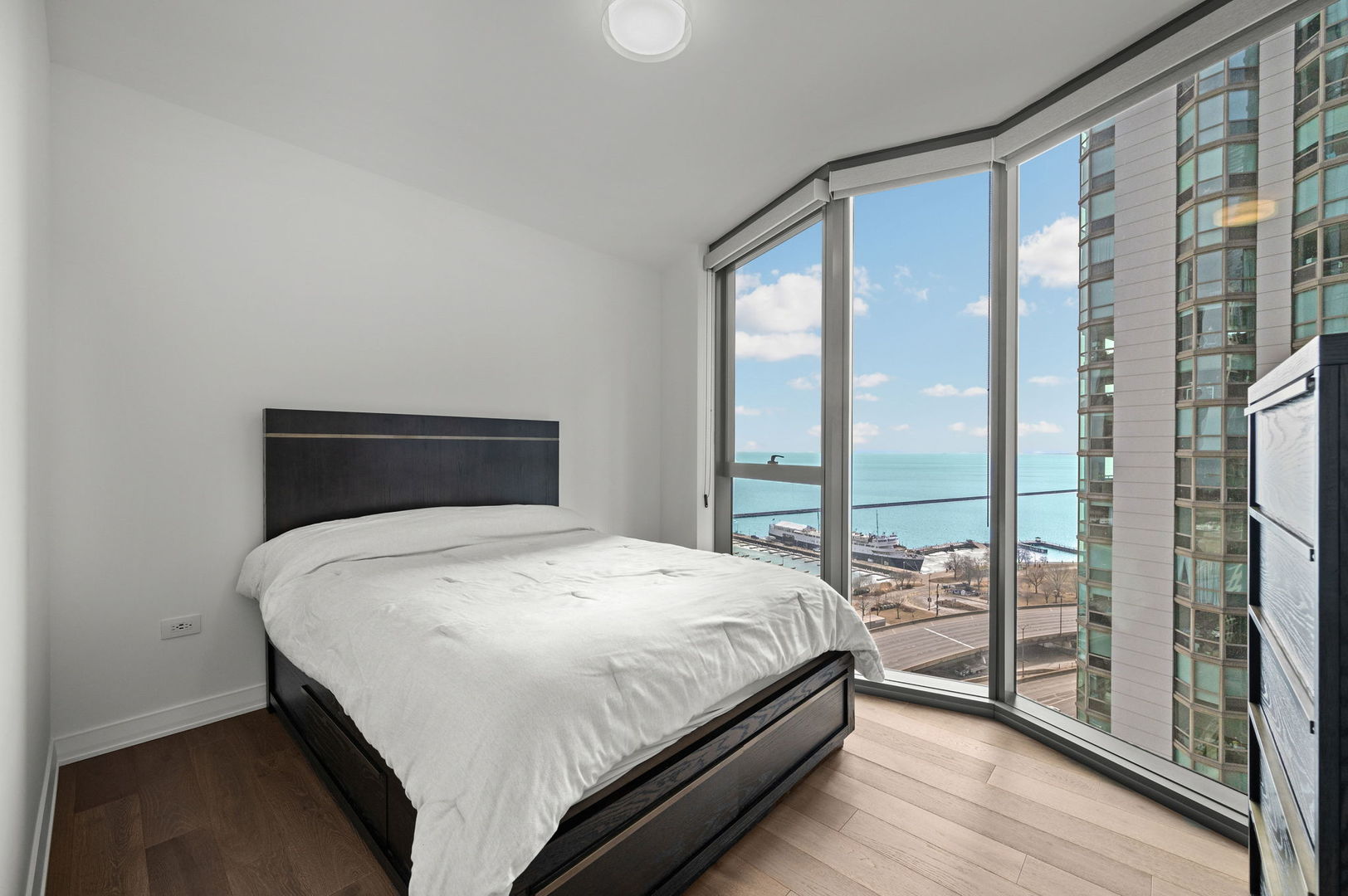 211 N Hbr Dr #1401 Chicago, IL 60601