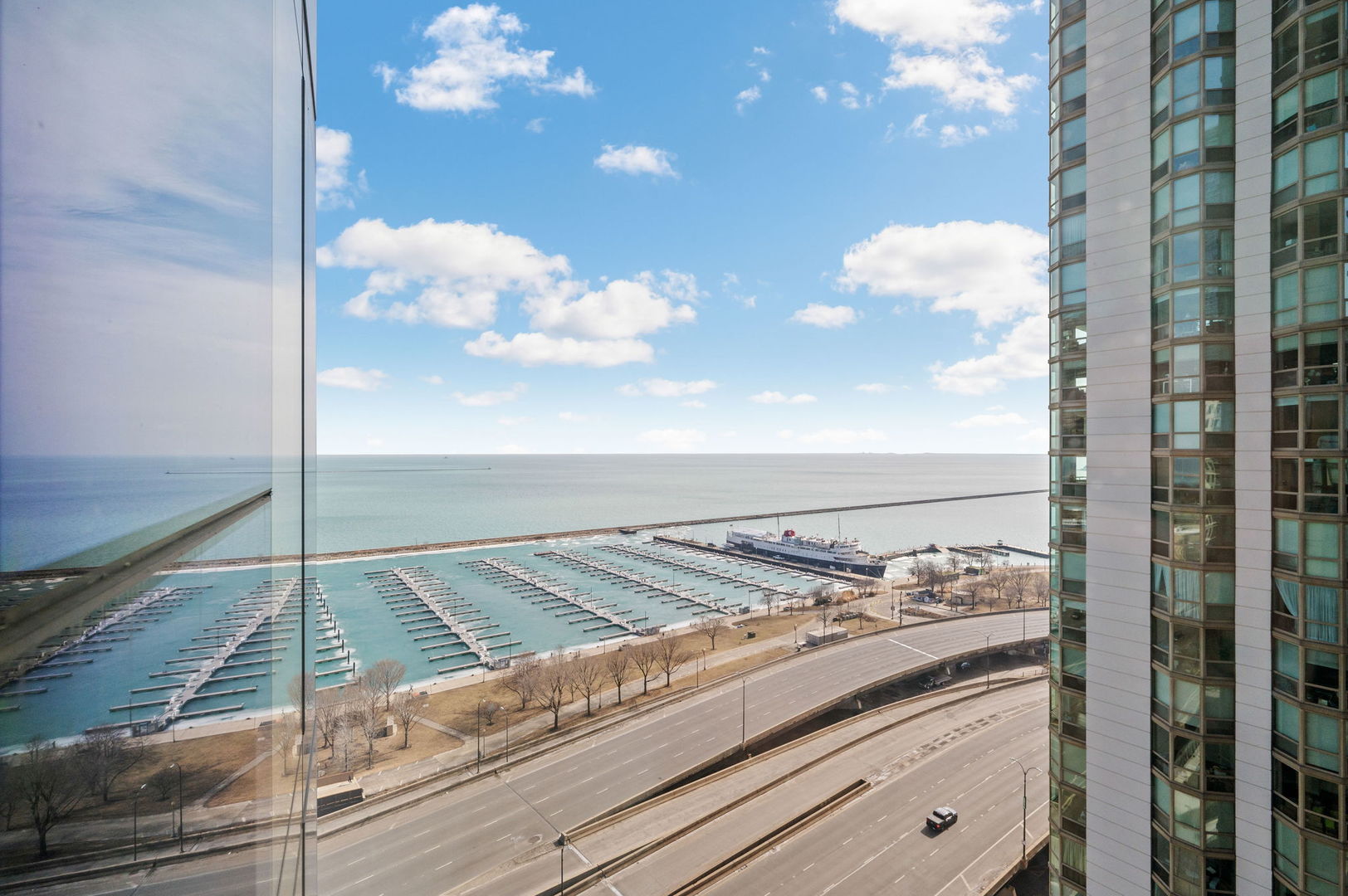 211 N Hbr Dr #1401 Chicago, IL 60601