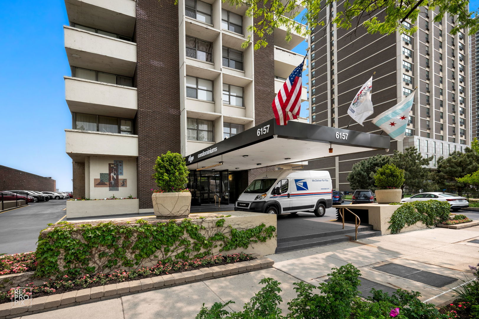 6157 N Sheridan Rd #25D