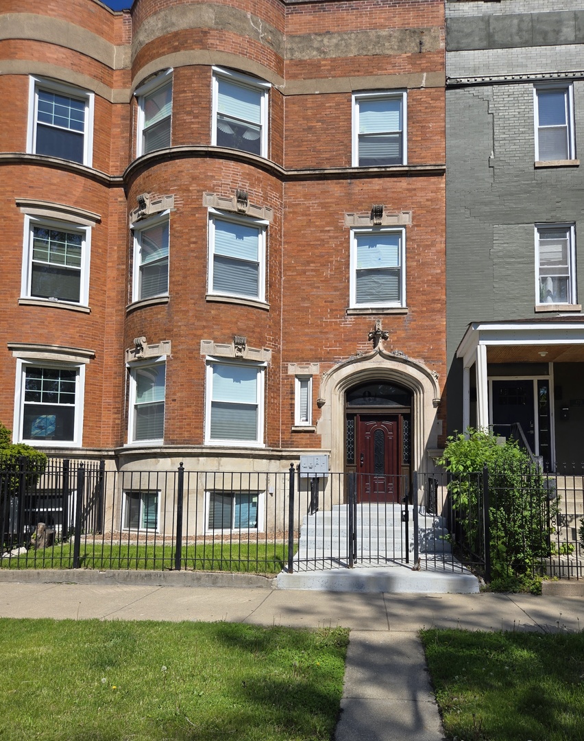4749 S Prairie Ave #2