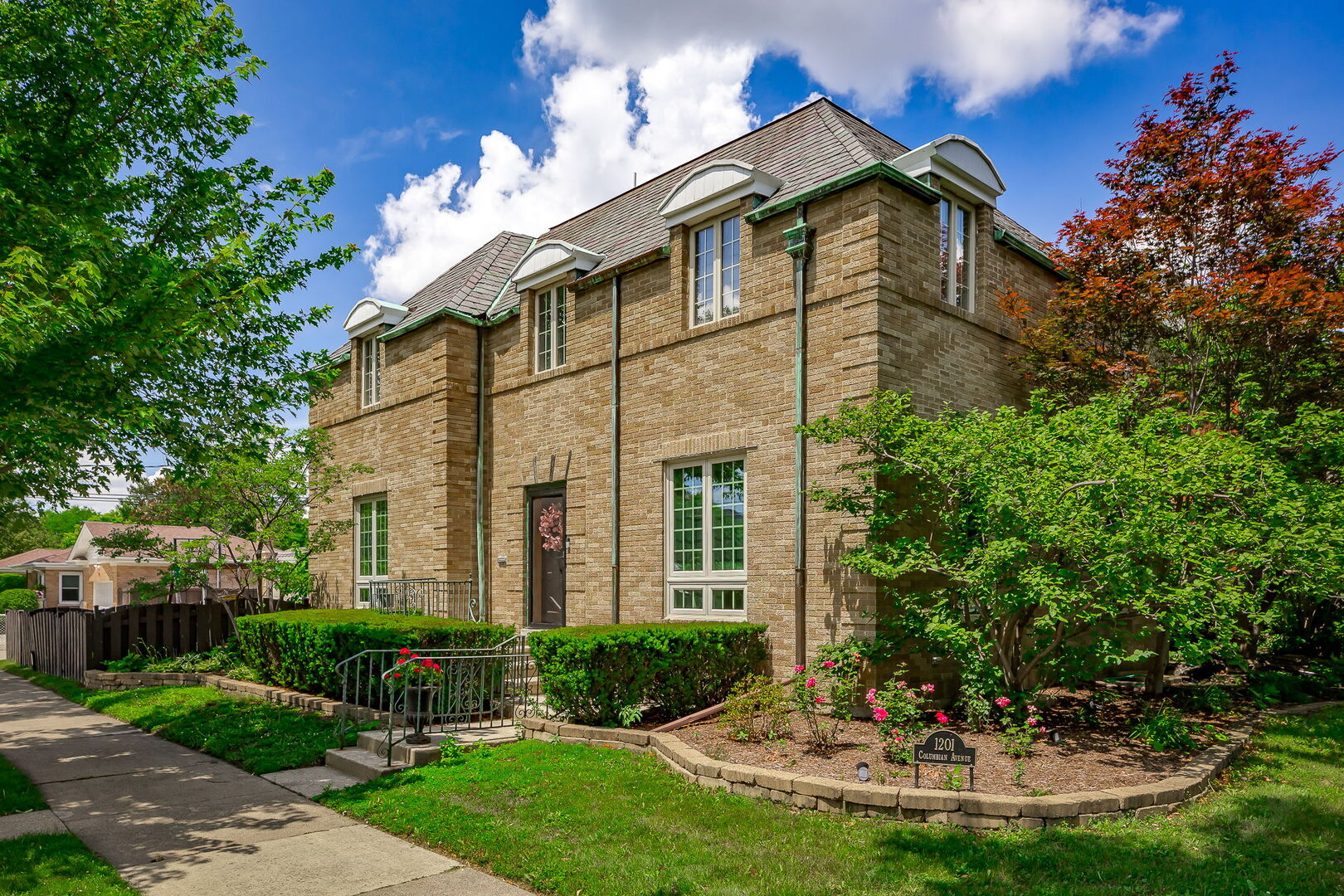 1201 Columbian Ave