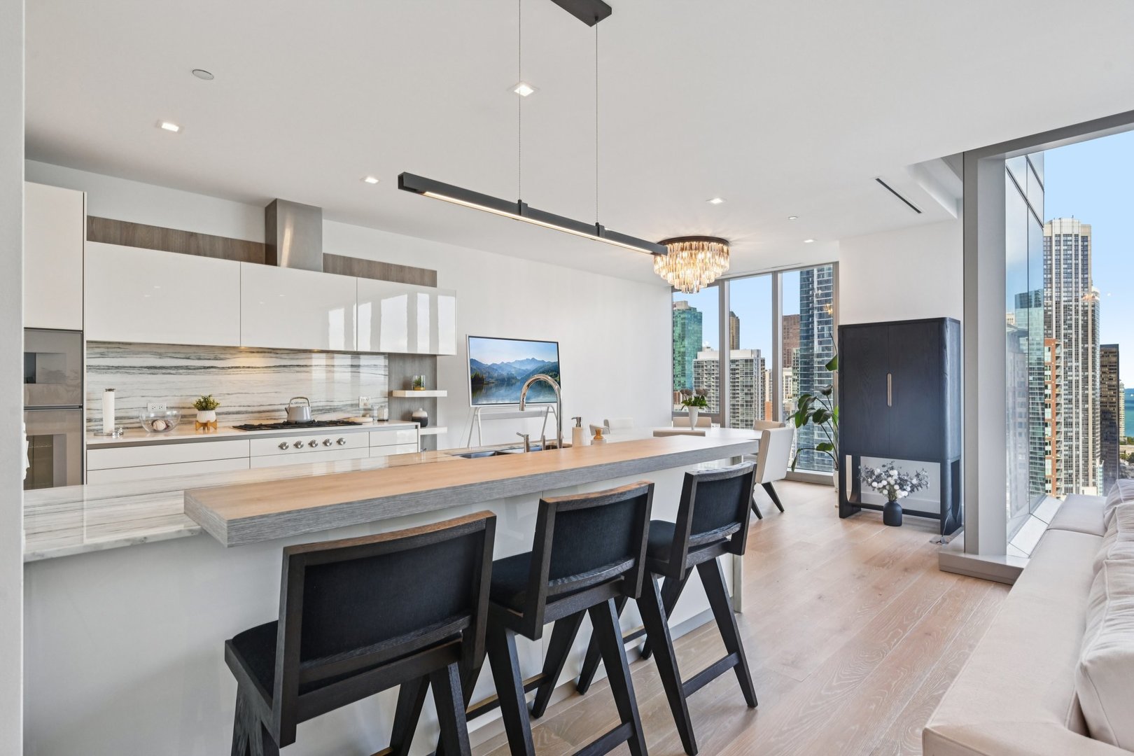 363 E Wacker Dr #2204 Chicago, IL 60601