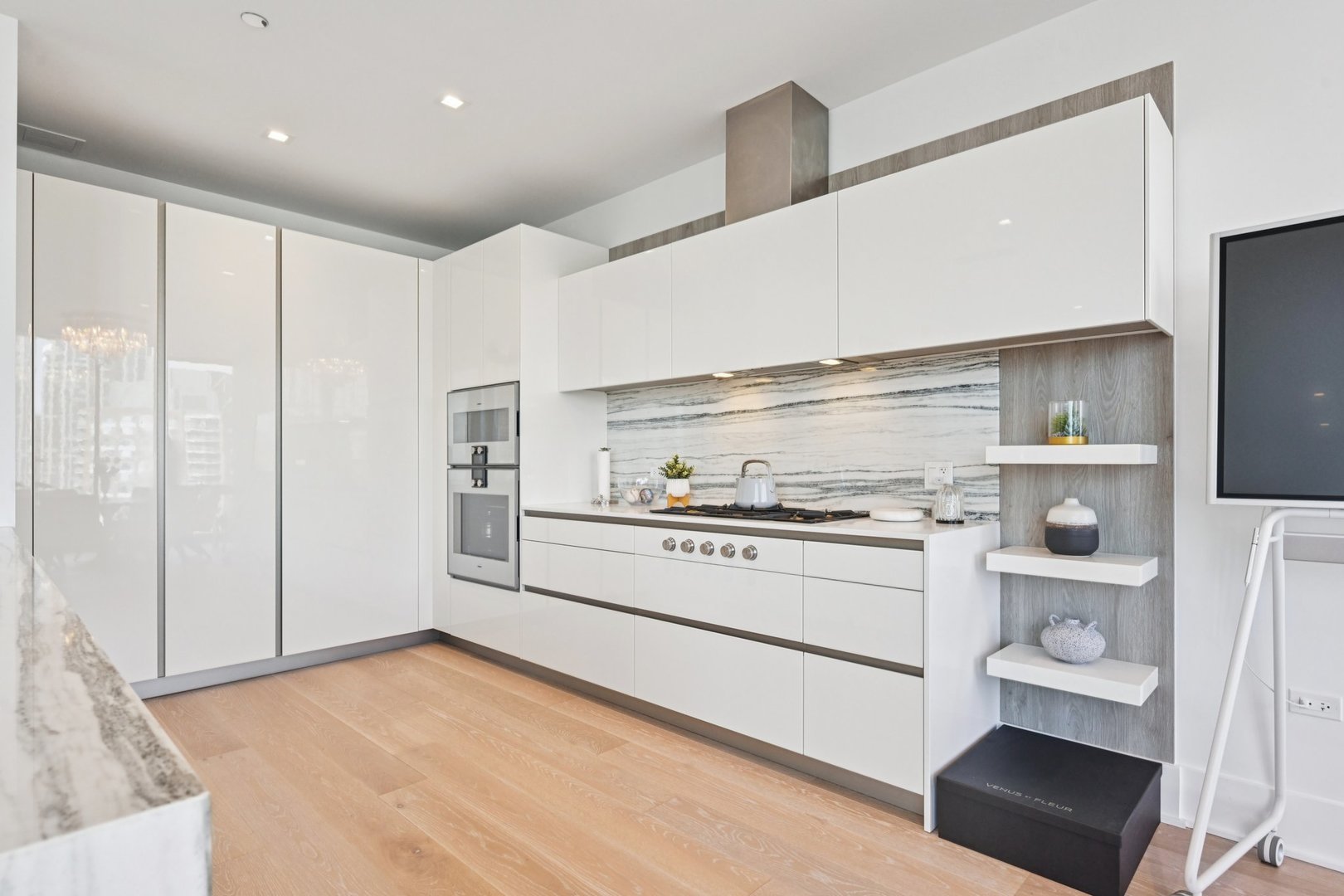 363 E Wacker Dr #2204 Chicago, IL 60601