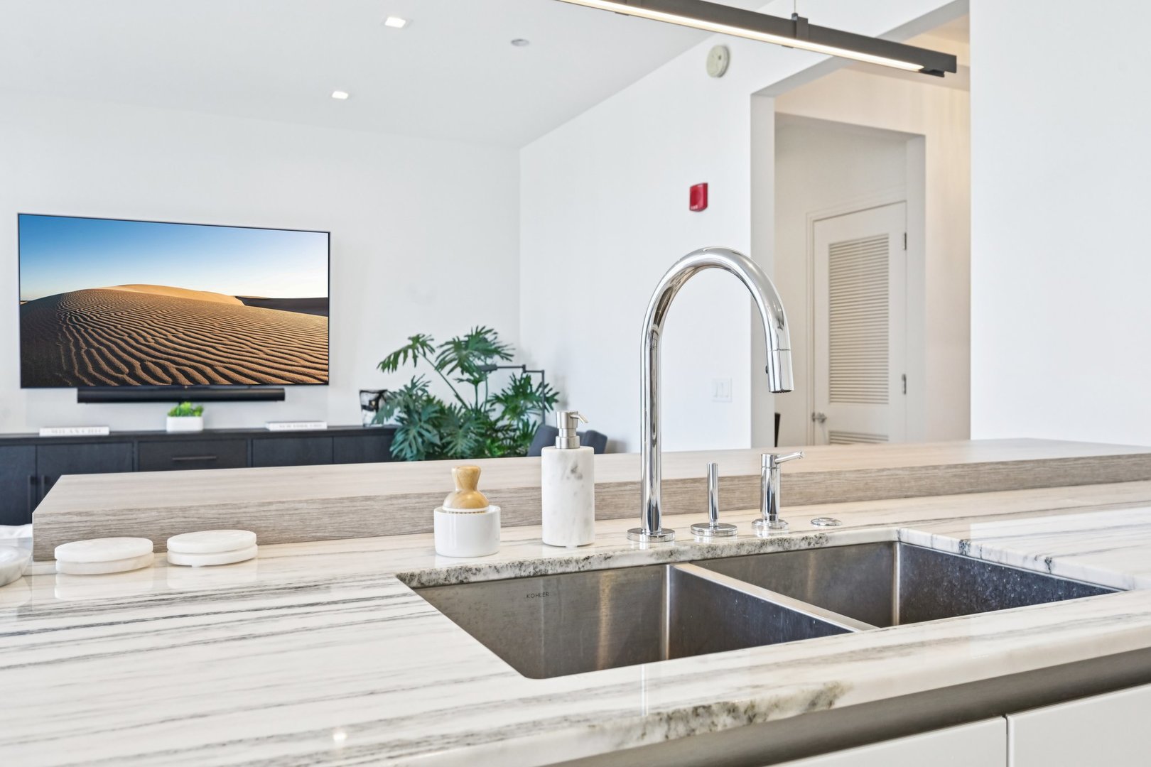 363 E Wacker Dr #2204 Chicago, IL 60601