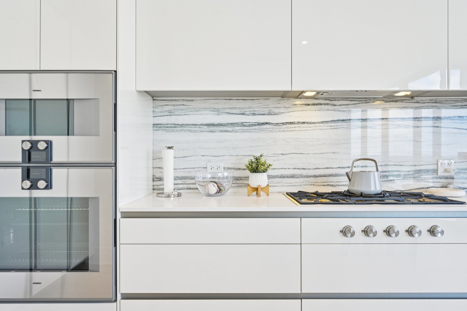 363 E Wacker Dr #2204 Chicago, IL 60601