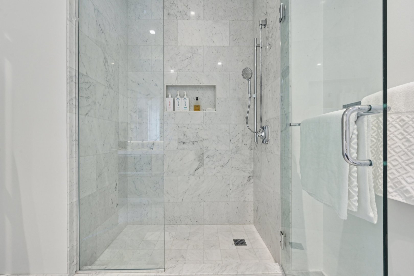 363 E Wacker Dr #2204 Chicago, IL 60601