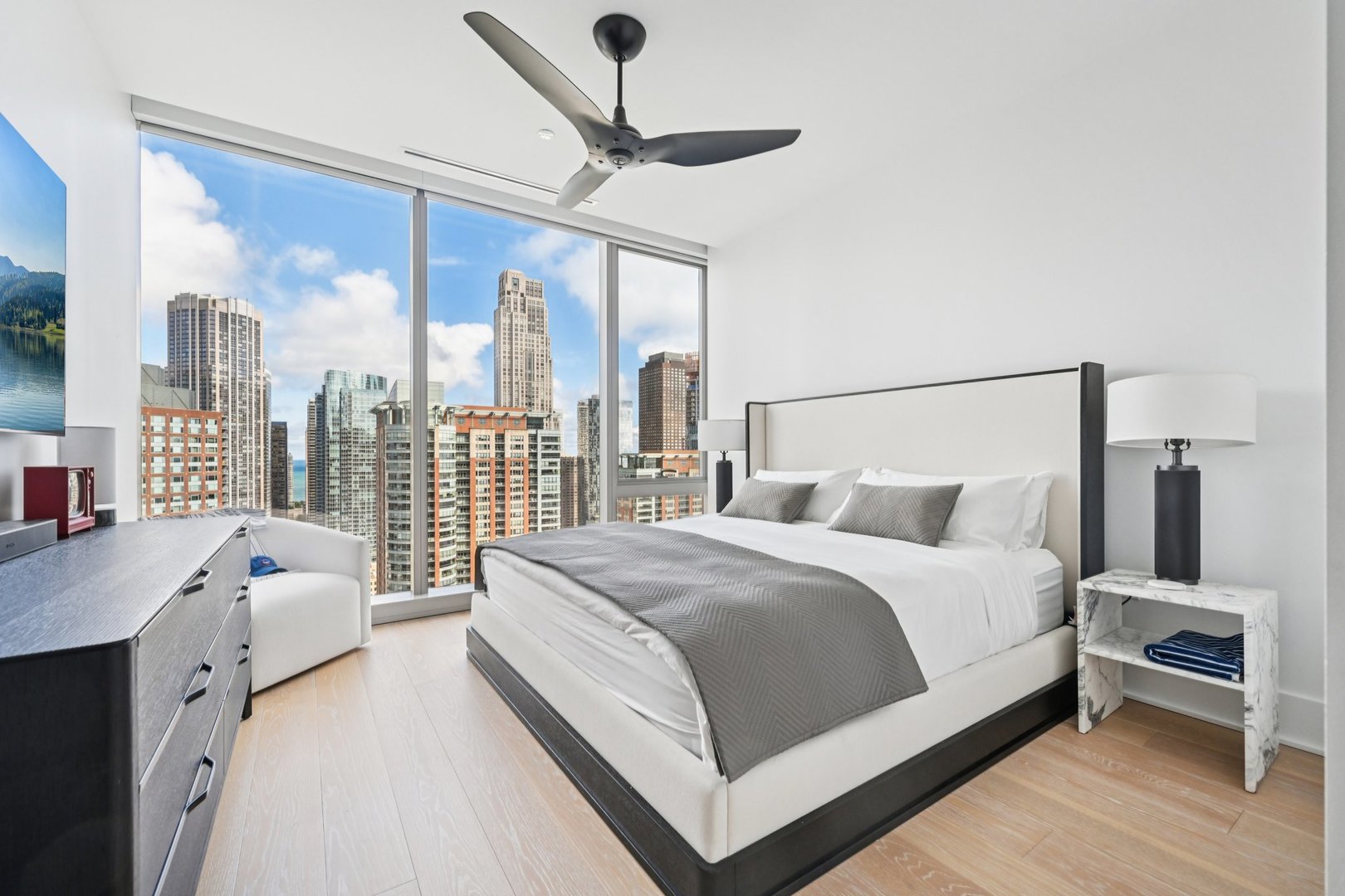 363 E Wacker Dr #2204 Chicago, IL 60601