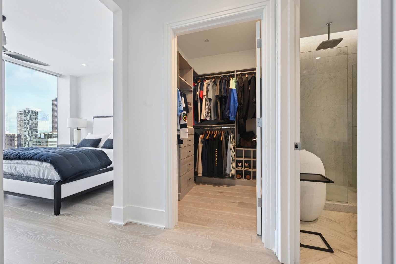 363 E Wacker Dr #2204 Chicago, IL 60601