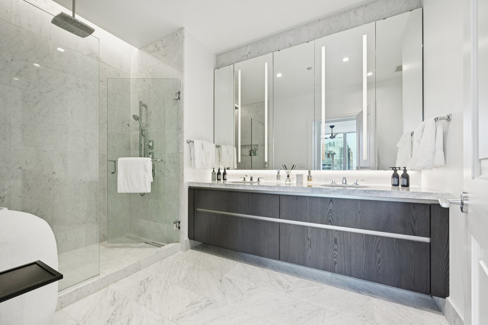 363 E Wacker Dr #2204 Chicago, IL 60601