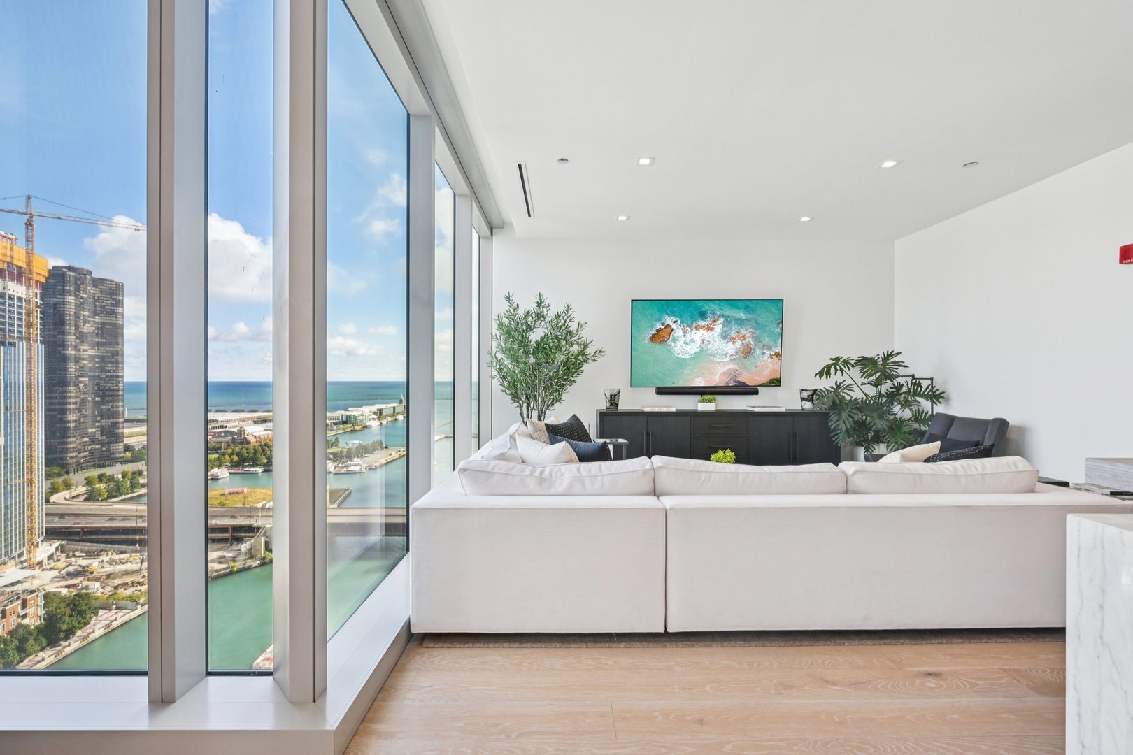 363 E Wacker Dr #2204 Chicago, IL 60601