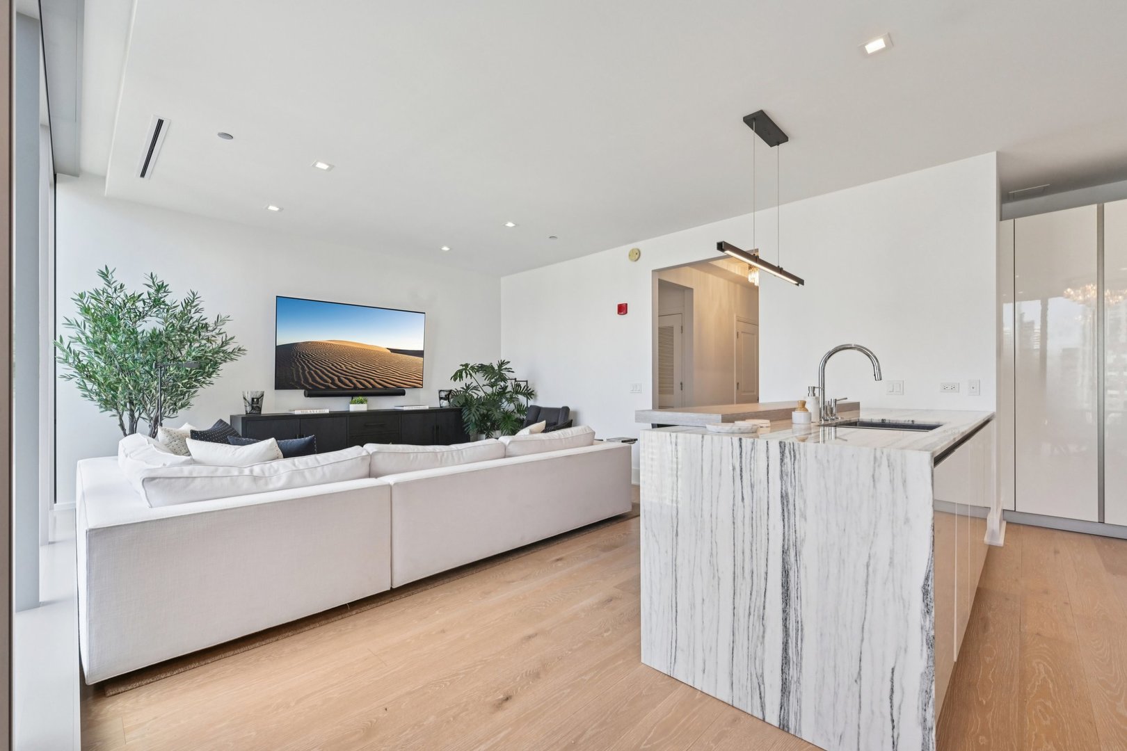 363 E Wacker Dr #2204 Chicago, IL 60601