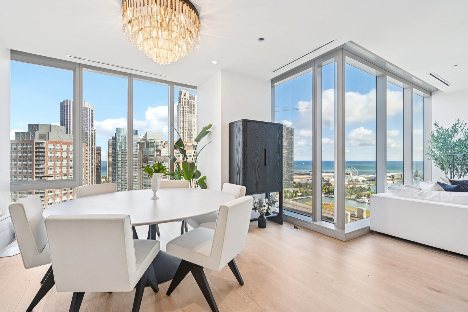 363 E Wacker Dr #2204 Chicago, IL 60601