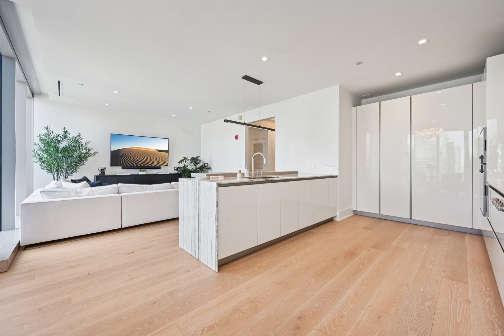 363 E Wacker Dr #2204 Chicago, IL 60601