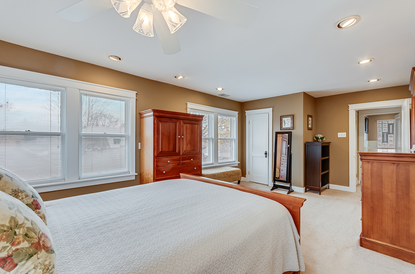 409 Cornelia St Joliet, IL 60435