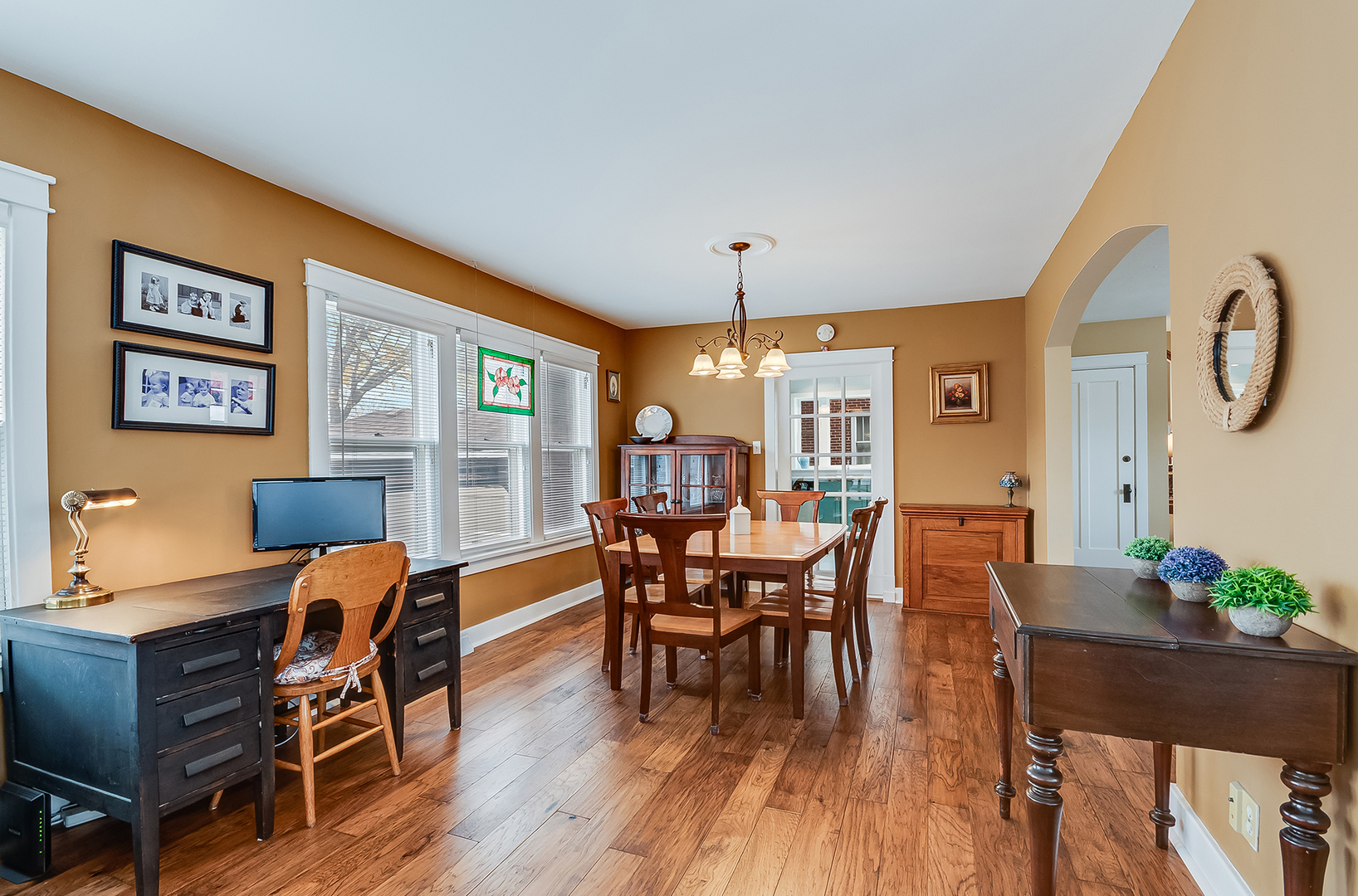 409 Cornelia St Joliet, IL 60435