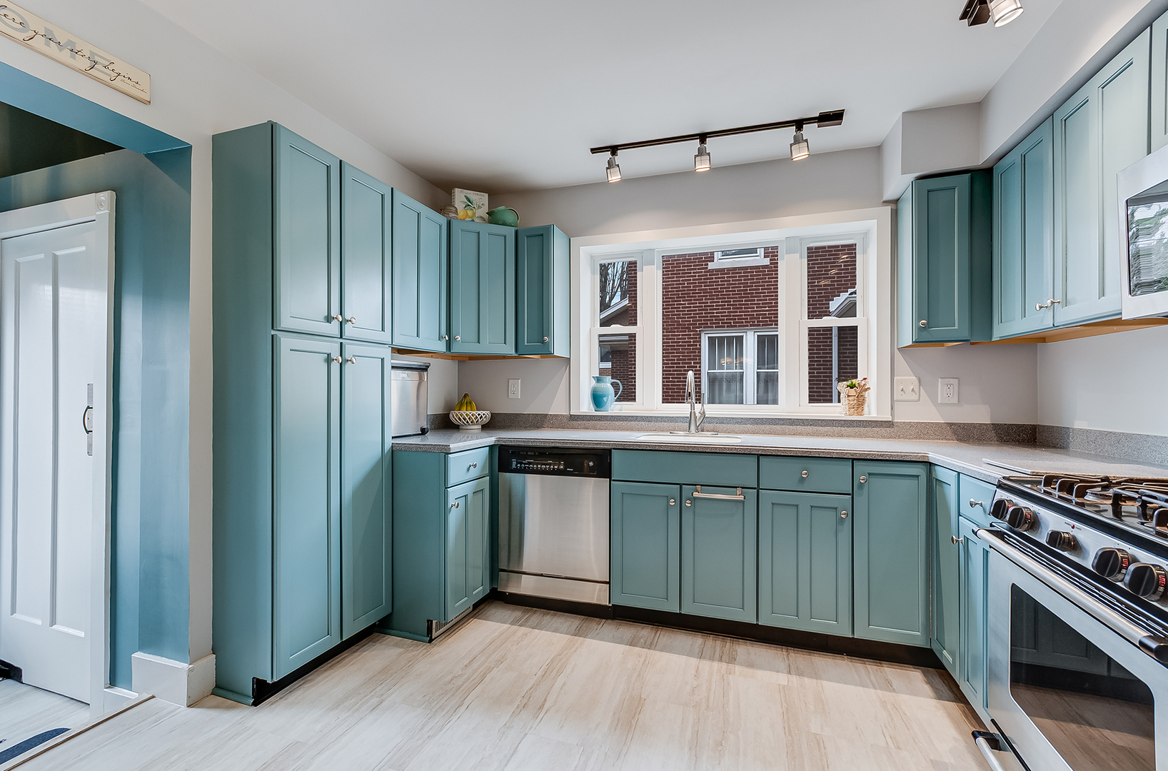 409 Cornelia St Joliet, IL 60435