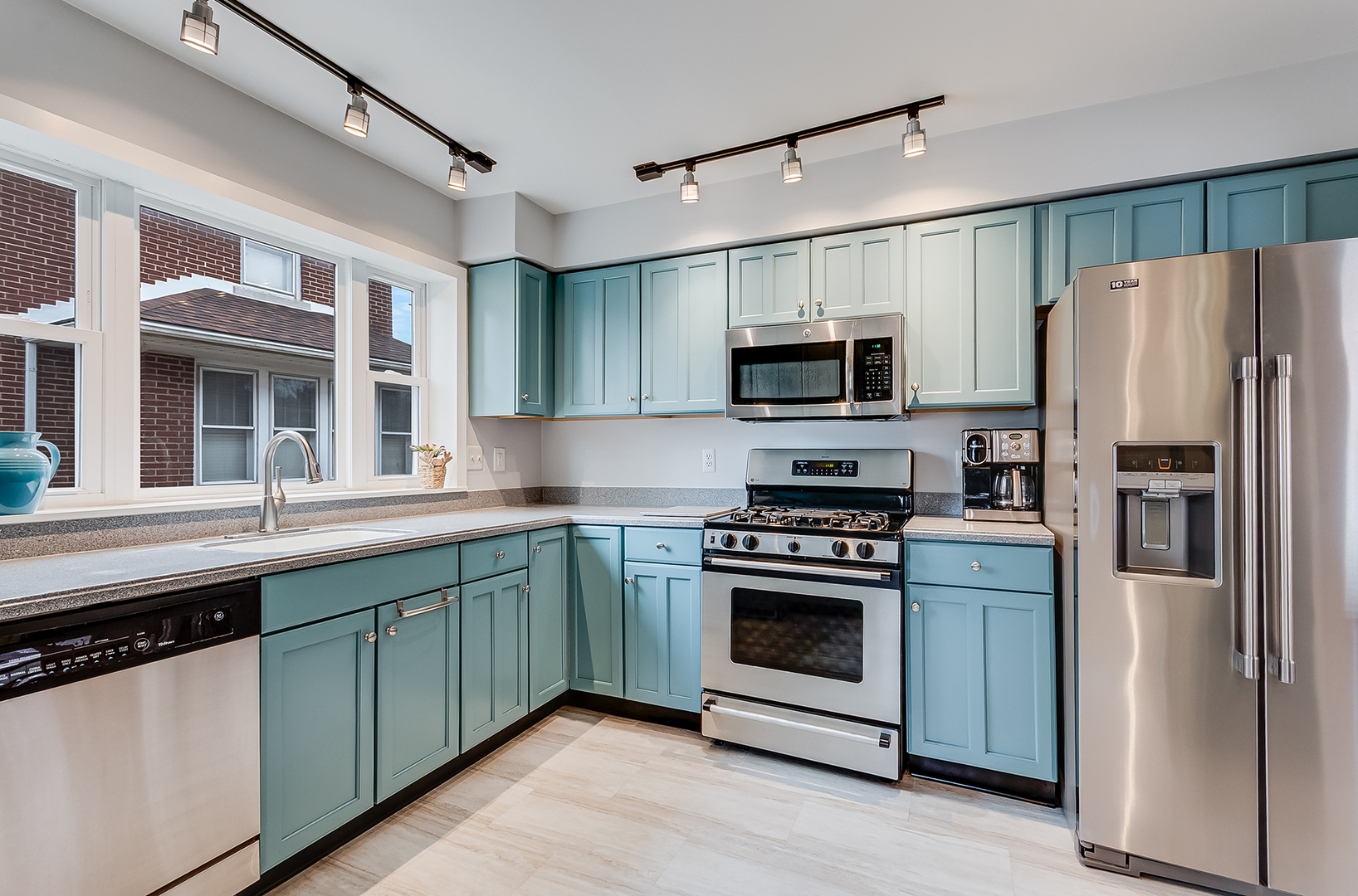 409 Cornelia St Joliet, IL 60435