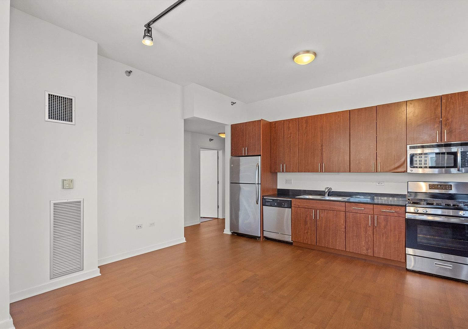 235 W Van Buren St #3315 Chicago, IL 60607