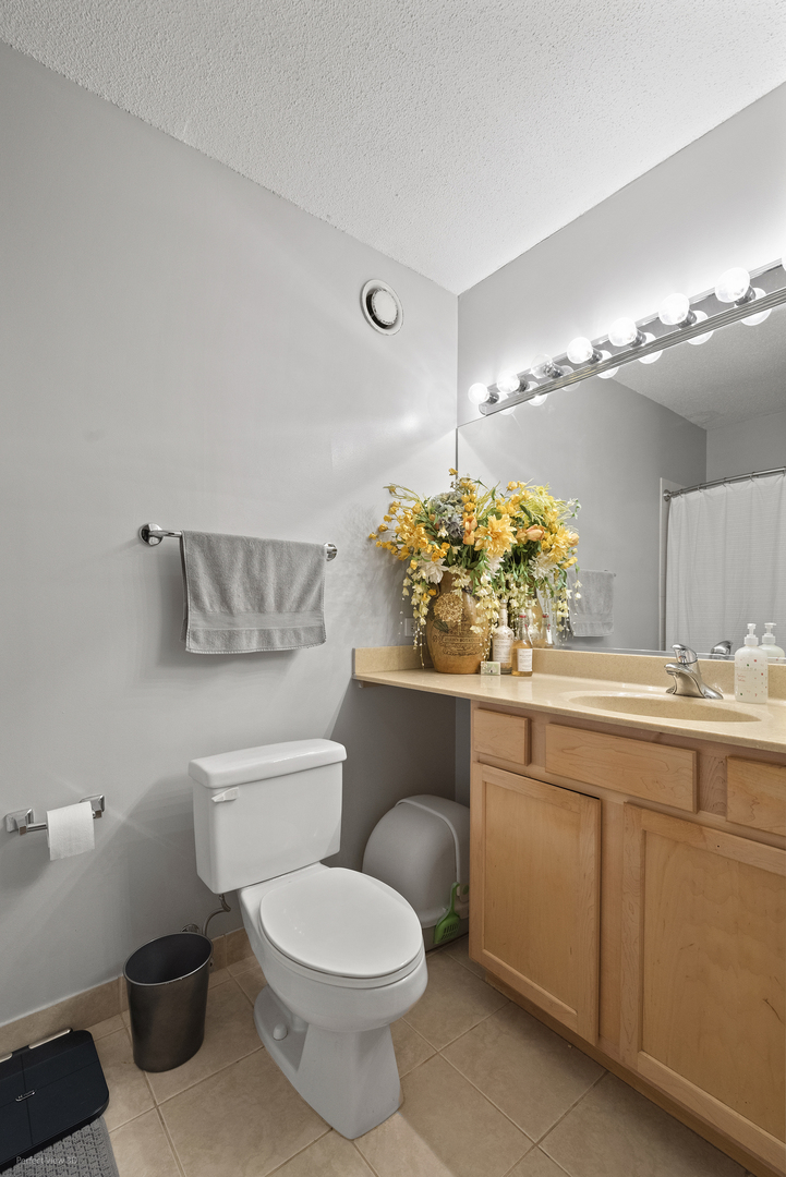 222 N Columbus Dr #1702 Chicago, IL 60601