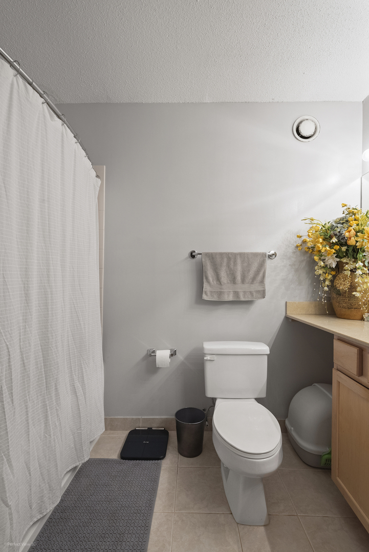 222 N Columbus Dr #1702 Chicago, IL 60601