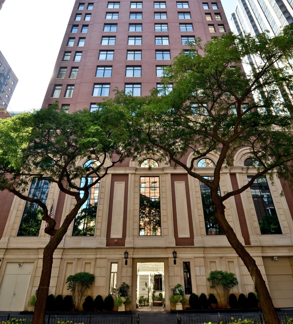 1122 N Dearborn St #7A