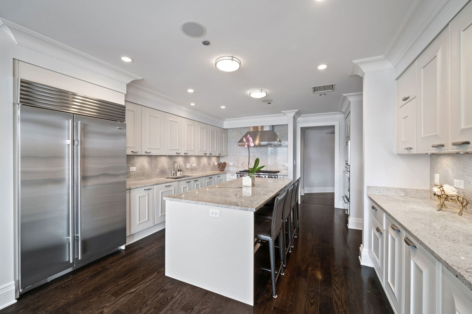 2550 N Lakeview Ave #S201 Chicago, IL 60614