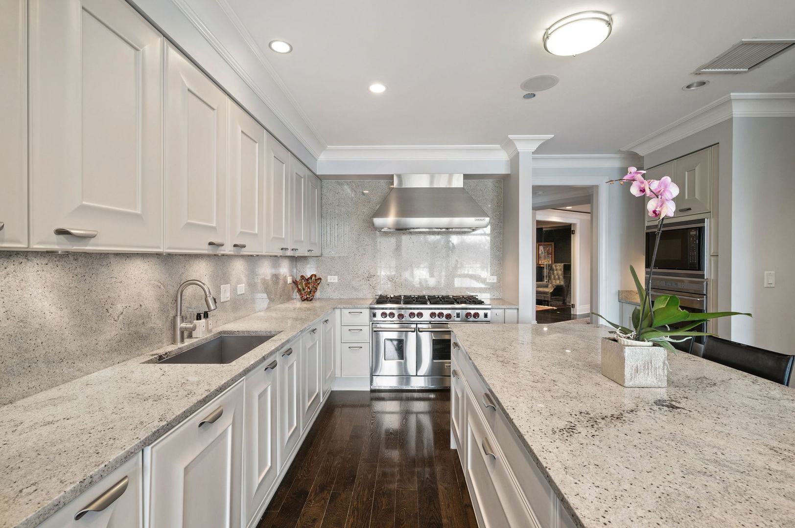 2550 N Lakeview Ave #S201 Chicago, IL 60614